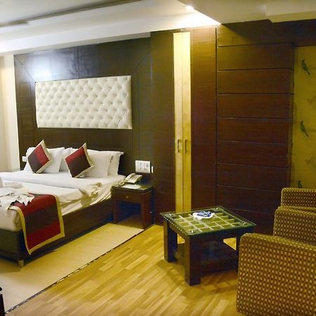 Hotel Palmdale Zirakpur Esterno foto
