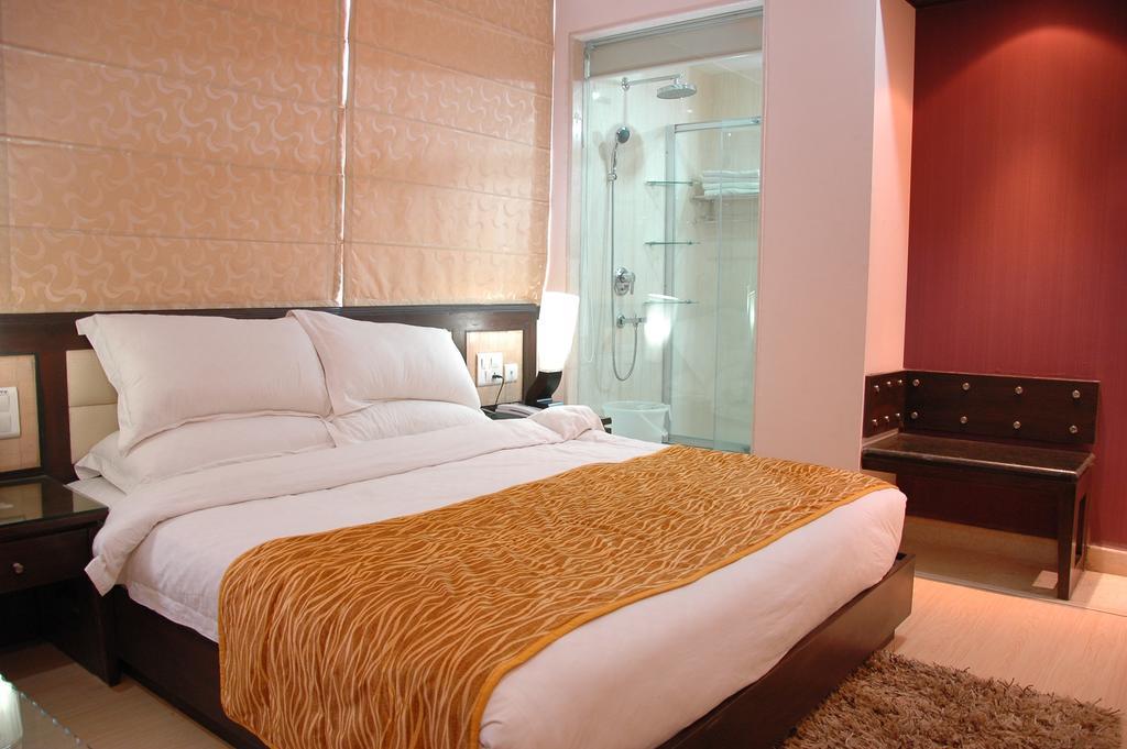 Hotel Palmdale Zirakpur Esterno foto