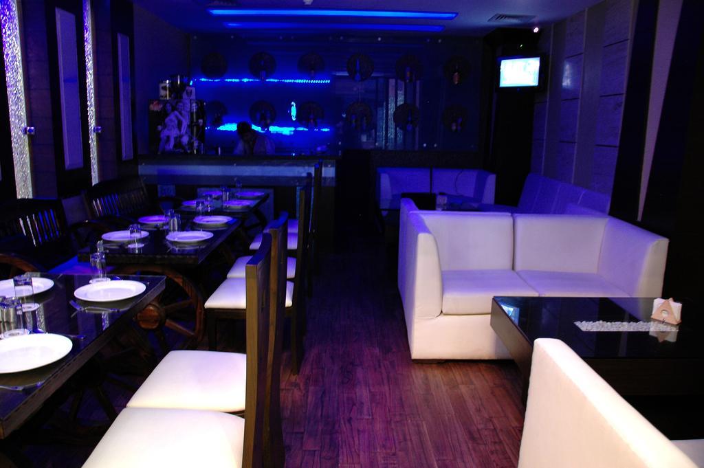Hotel Palmdale Zirakpur Esterno foto