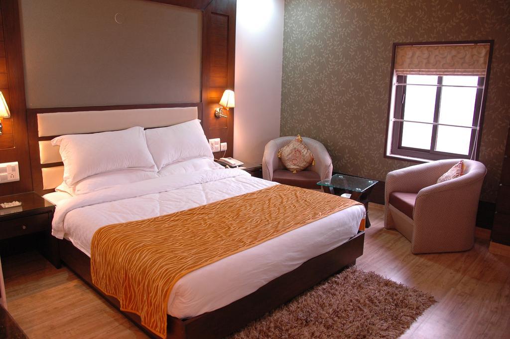 Hotel Palmdale Zirakpur Esterno foto