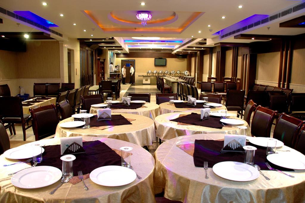 Hotel Palmdale Zirakpur Esterno foto