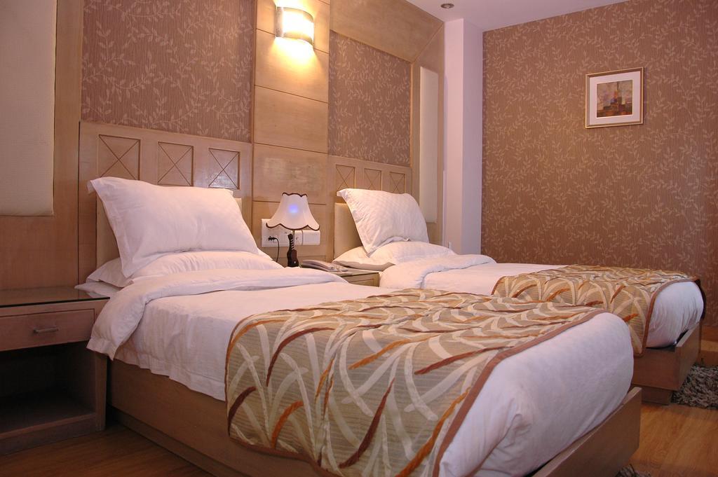 Hotel Palmdale Zirakpur Esterno foto