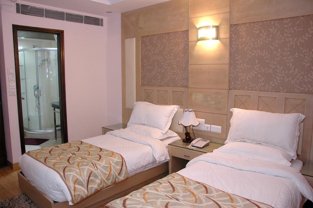 Hotel Palmdale Zirakpur Esterno foto
