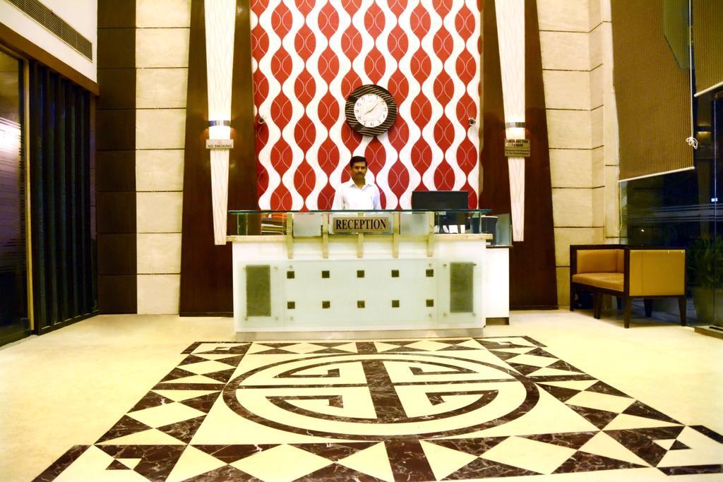 Hotel Palmdale Zirakpur Esterno foto