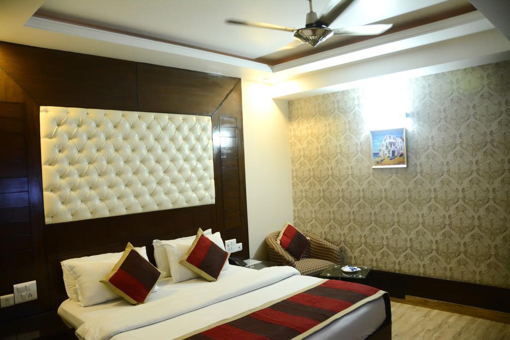 Hotel Palmdale Zirakpur Camera foto