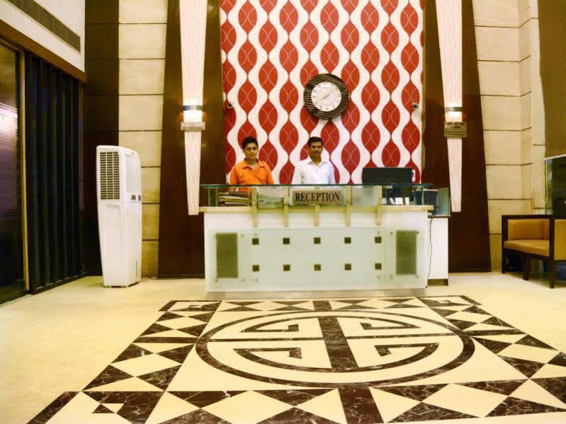 Hotel Palmdale Zirakpur Esterno foto