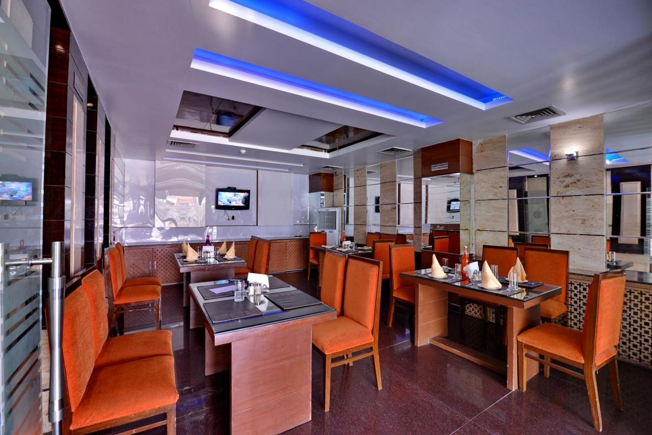 Hotel Palmdale Zirakpur Esterno foto